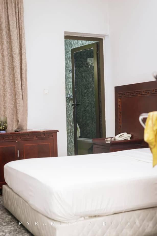 Pyramide II Hotel Kinshasa Luaran gambar