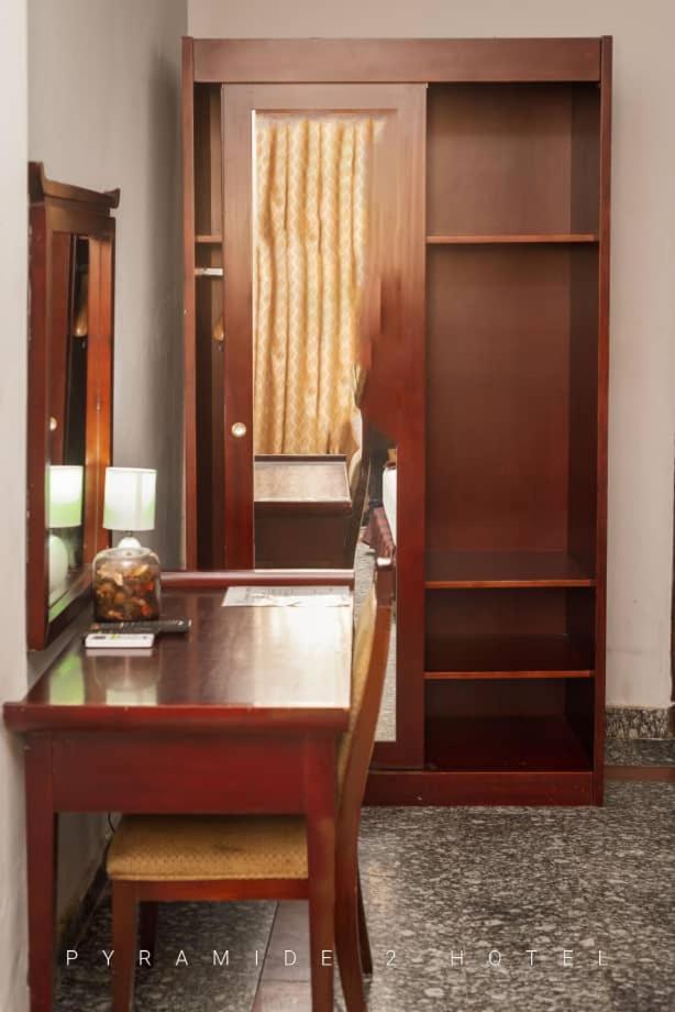 Pyramide II Hotel Kinshasa Luaran gambar