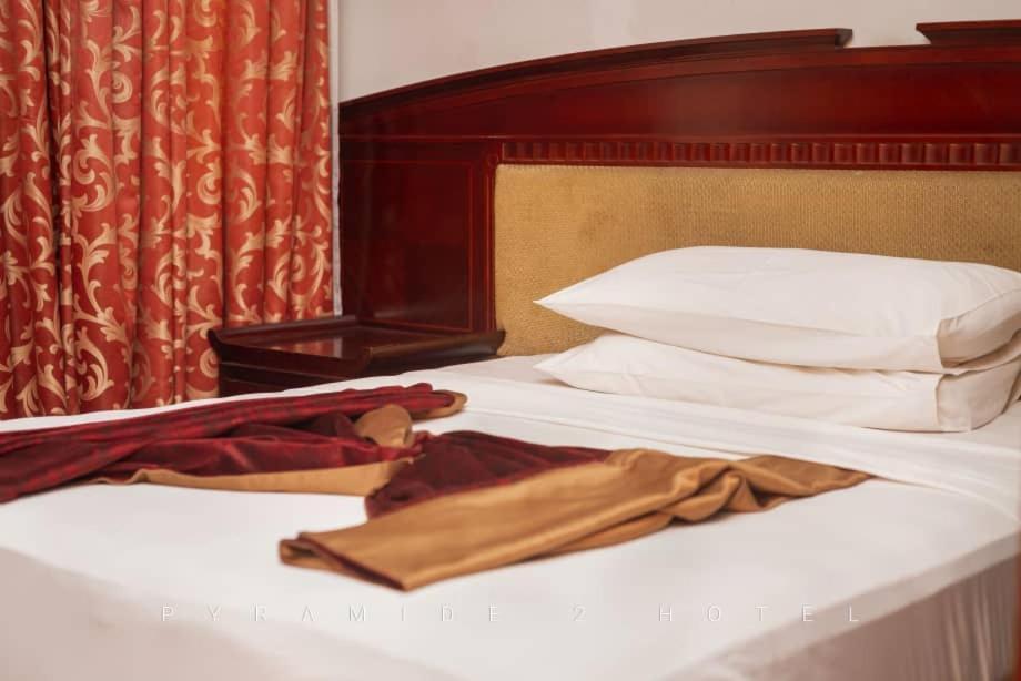 Pyramide II Hotel Kinshasa Luaran gambar