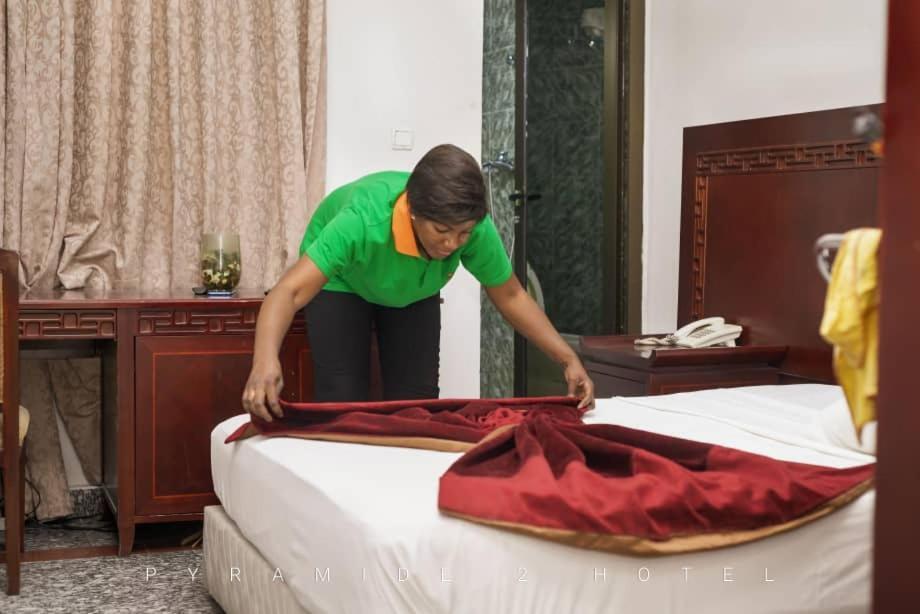 Pyramide II Hotel Kinshasa Luaran gambar